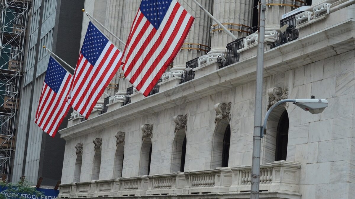 Stock Indices Finish Mostly Lower on Chipmaker Weakness