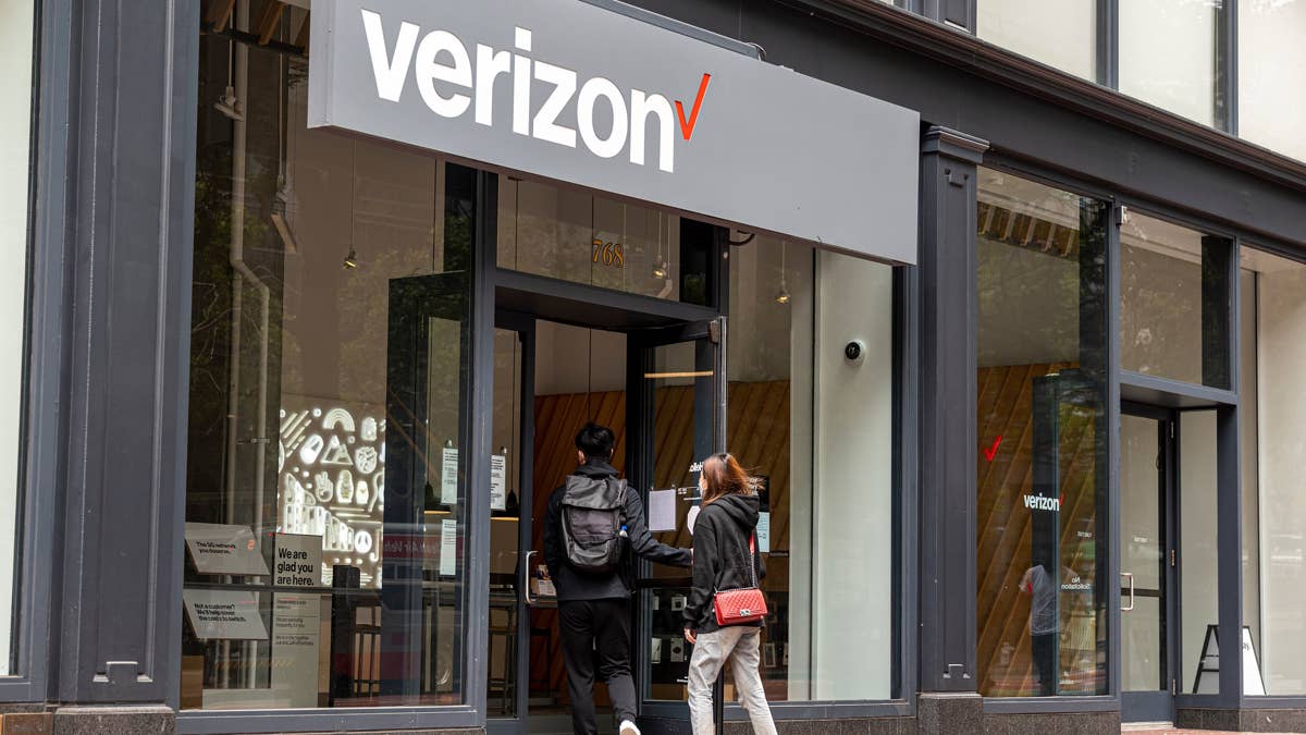 Verizon launches generous customer perks after raising prices